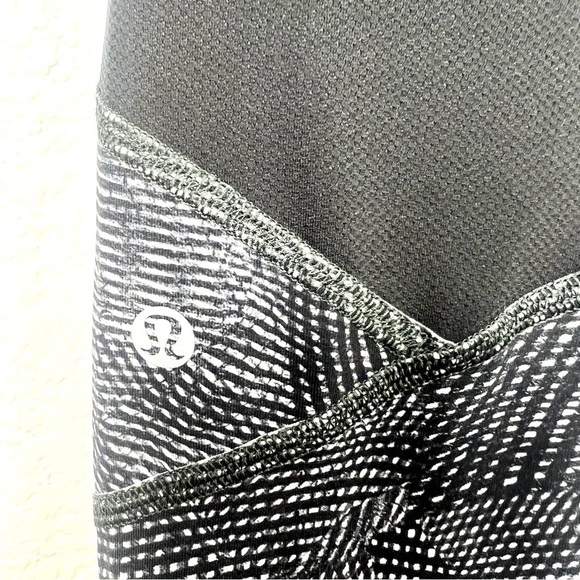 Lululemon Pace Rival HighRise Crop Velocity
Mesh Island Mist Black size 8 - Picture 6 of 6